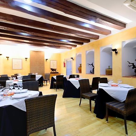 Hotel Ahc Palacio Coria Bagian luar foto