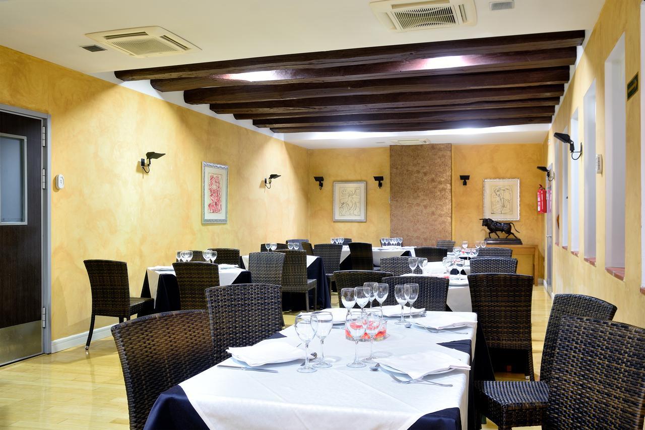 Hotel Ahc Palacio Coria Bagian luar foto