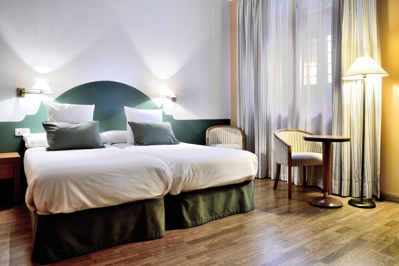 Hotel Ahc Palacio Coria Bagian luar foto