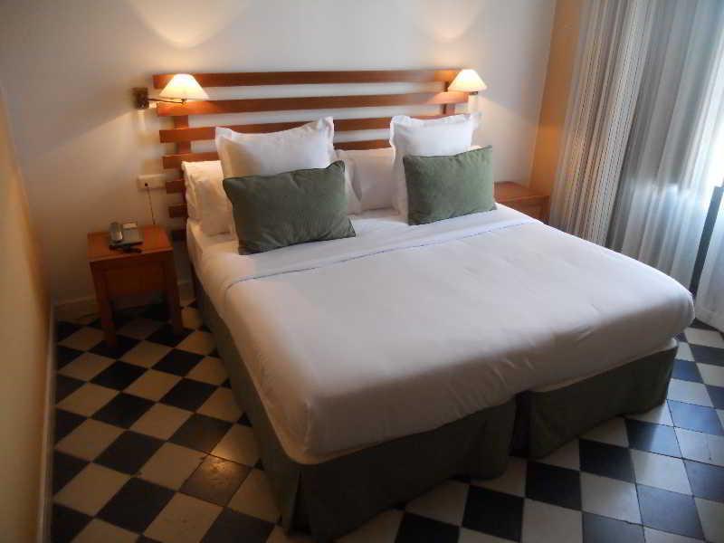 Hotel Ahc Palacio Coria Bagian luar foto